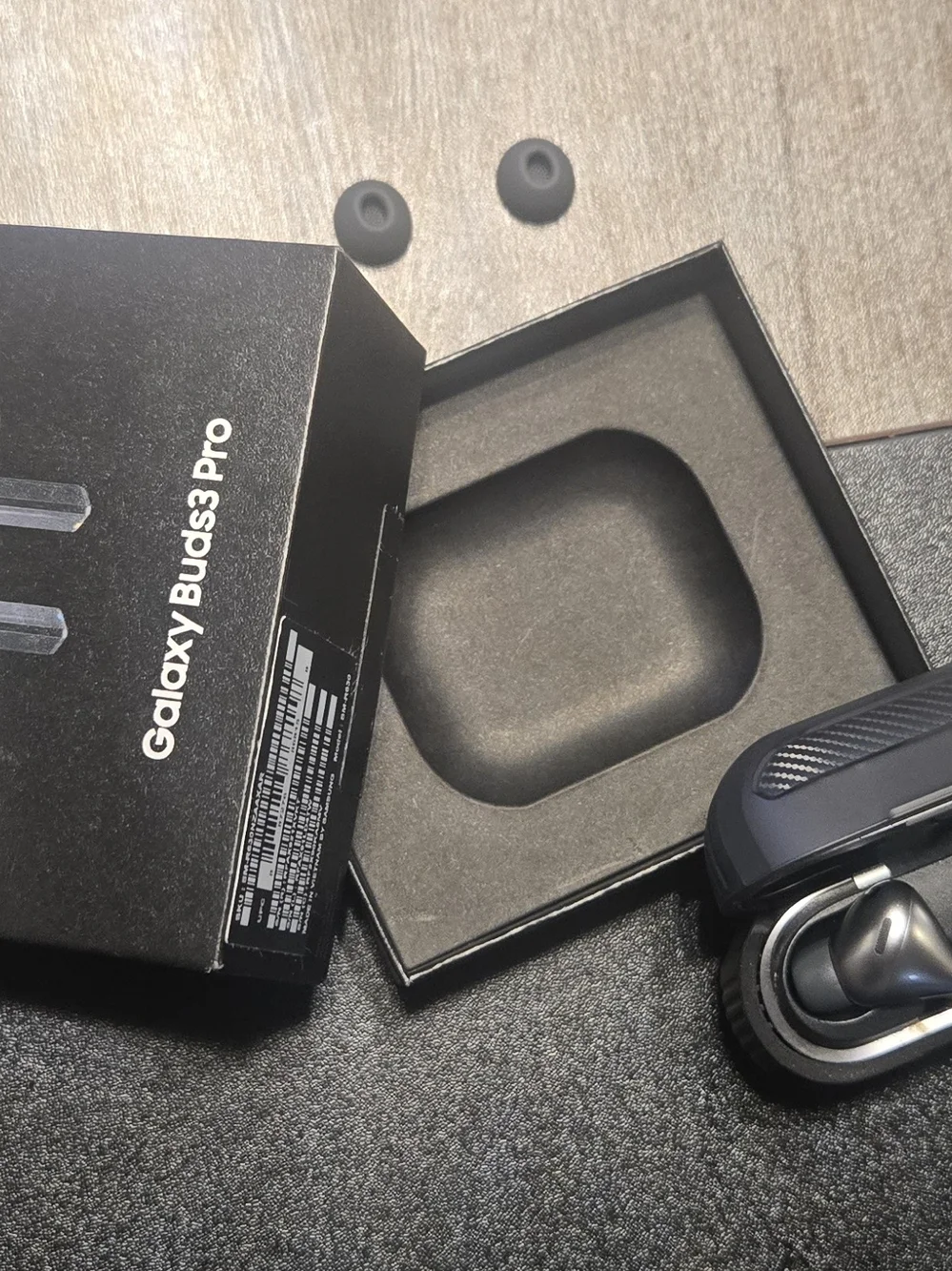 Samsung Galaxy Buds3 Pro with Protective Case